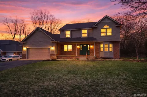 4570 River Hills Ct, Brighton, MI 48114