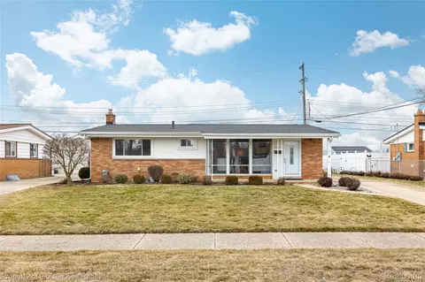 9743 Garden St, Livonia, MI 48150