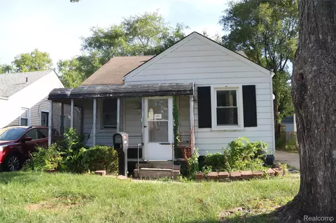 18541 Kingsville St, Harper Woods, MI 48225