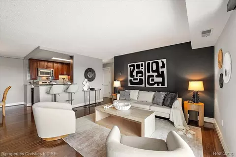 411 S Old Woodward Ave #824, Birmingham, MI 48009