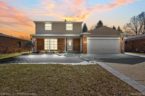 1580 Crimson Dr, Troy, MI 48083