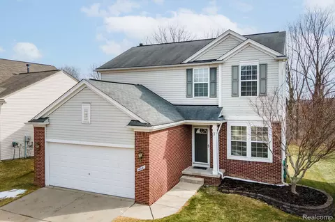 432 Otter Run Rd, Holly, MI 48442