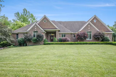 8670 Country Manor Dr, Bruce Township, MI 48065