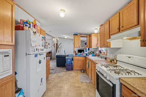 Kitchen - 2055 Cedar Cir, Vienna, MI 48420 photo 2 of 2