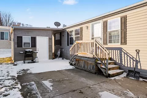 2055 Cedar Cir, Vienna, MI 48420