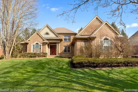 47611 Manorwood Dr, Northville, MI 48168