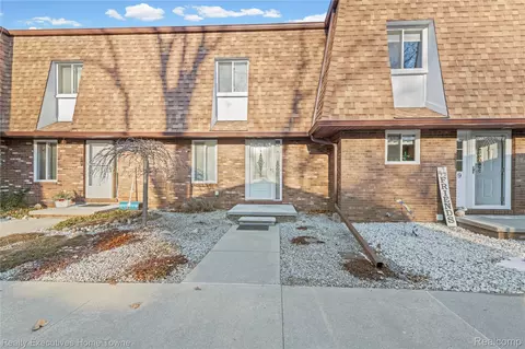 2636 Keewahdin Rd #10, Fort Gratiot, MI 48059