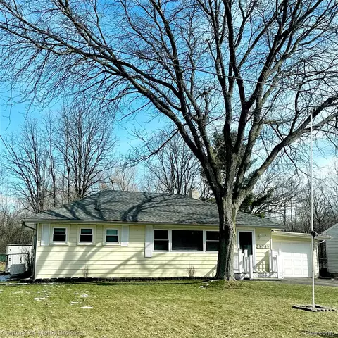 11711 Schram St, Grand Blanc, MI 48439