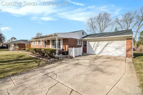 5794 Shetland Way, Waterford, MI 48327