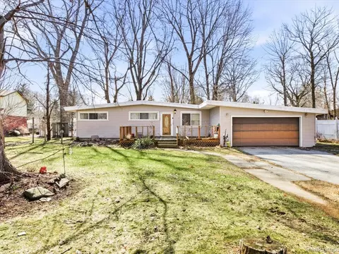 3325 Berry Dr, Burtchville, MI 48059