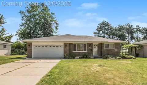 37054 Almont Dr W, Sterling Heights, MI 48310