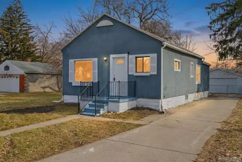 21044 Sunset Ave, Warren, MI 48091