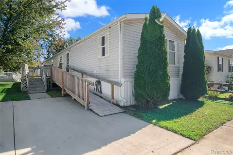 23467 Manor Rd N, Huron, MI 48164