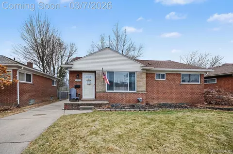 26213 Harmon St, Saint Clair Shores, MI 48081
