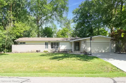 32484 Chesterbrook St, Farmington Hills, MI 48334