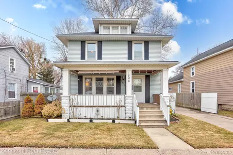 1806 Mackinaw St, Saginaw, MI 48602