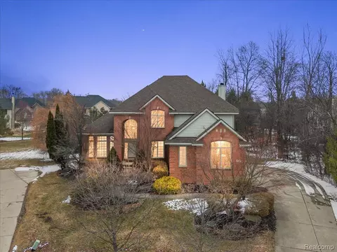 7108 Branford Ct, West Bloomfield, MI 48322