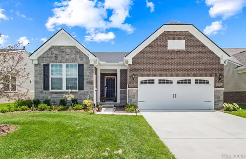 5643 Lewiston Rd, Canton, MI 48188