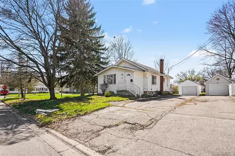 5044 2nd St, Swartz Creek, MI 48473