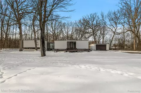 6020 Northfield Rd, West Bloomfield, MI 48322