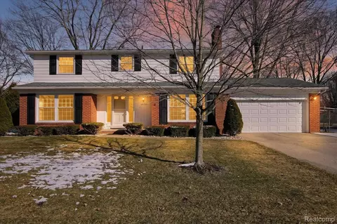 30106 Valley Side Dr, Farmington Hills, MI 48334