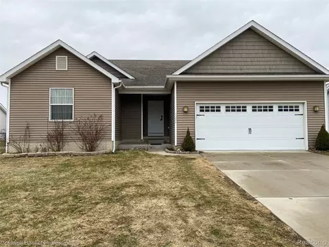 5284 Brookshire Dr, Almont, MI 48003