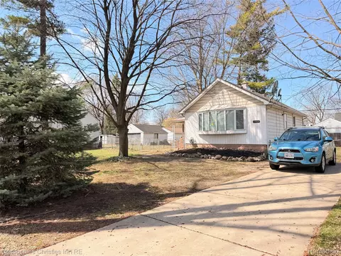 17913 Hanna St, Melvindale, MI 48122