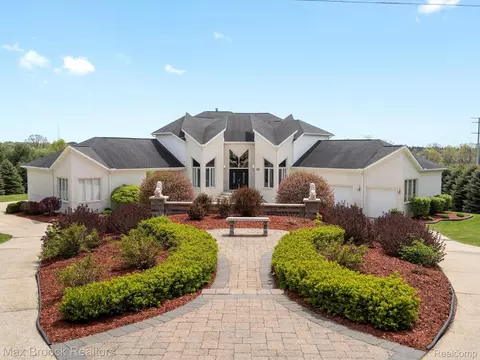 906 Yule Rd, Addison, MI 48367