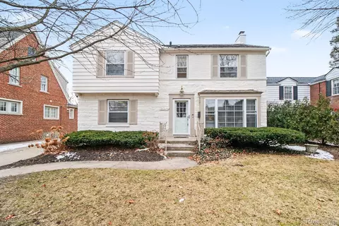 26079 York Rd, Huntington Woods, MI 48070