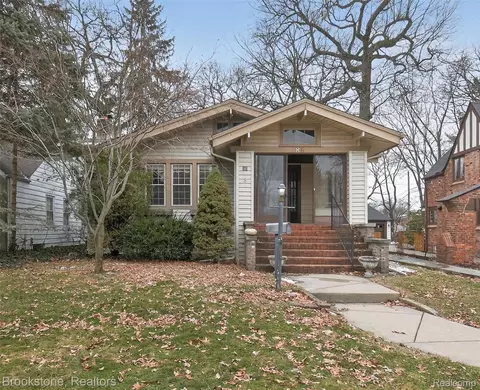 86 Oakdale Blvd, Pleasant Ridge, MI 48069