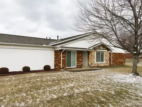 31750 Raymond Dr, Warren, MI 48093