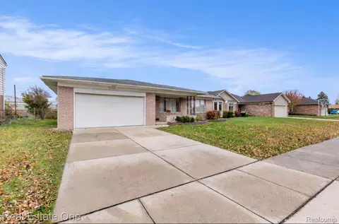 3420 Kevin Cir, Warren, MI 48092