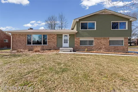 2864 Colonial Trl, Bloomfield Hills, MI 48304