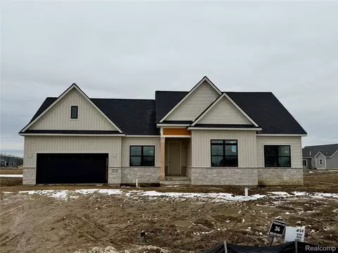 5381 Championship Dr, Fenton, MI 48451