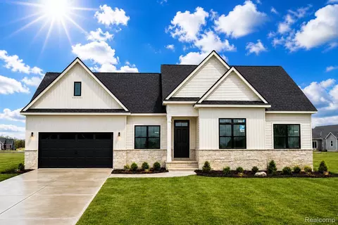 5381 Championship Dr, Fenton, MI 48451