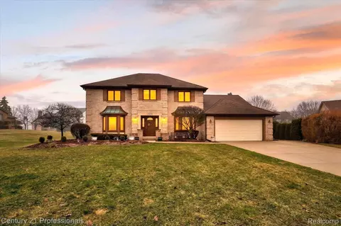 19230 Augusta Ct, Livonia, MI 48152