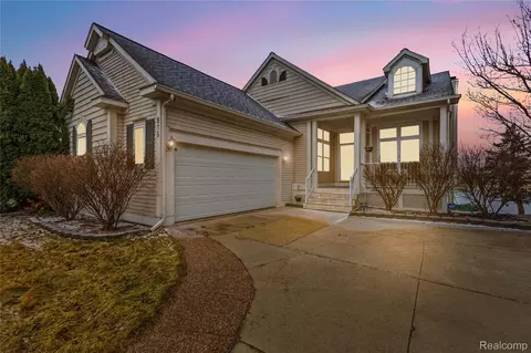 975 Watersedge Ct, Oxford, MI 48371