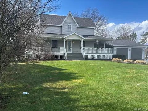 2052 S Dye Rd, Flint, MI 48532