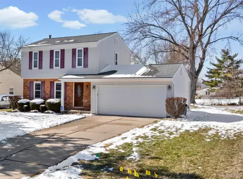1999 Windingway Dr, Wixom, MI 48393