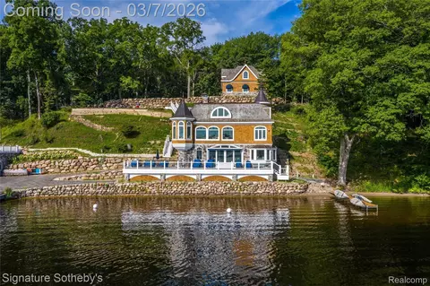 14625 Edgewater Dr, Lyndon, MI 48137