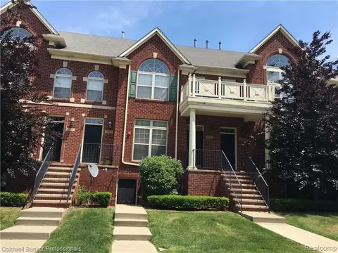 1395 Ashford Ct #61, Troy, MI 48084