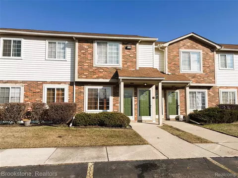 31842 Kelly Rd, Roseville, MI 48066