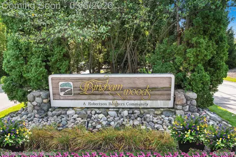 23715 Overlook Cir, Bingham Farms, MI 48025