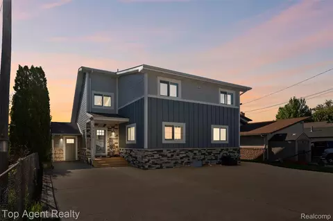 7910 Anchor Bay Dr, Clay, MI 48001