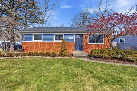 1043 Arthur Dr, Troy, MI 48083