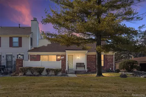 38565 Golfview Dr W, Clinton Township, MI 48038