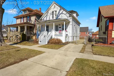 258 Spruce St, Wyandotte, MI 48192