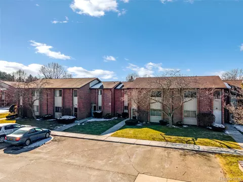 33585 Pondview Cir #116, Livonia, MI 48152