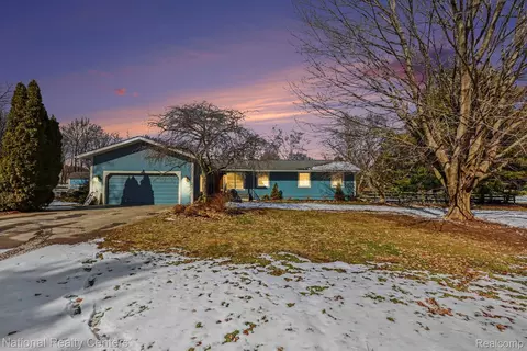 515 E Dawson Rd, Milford, MI 48381