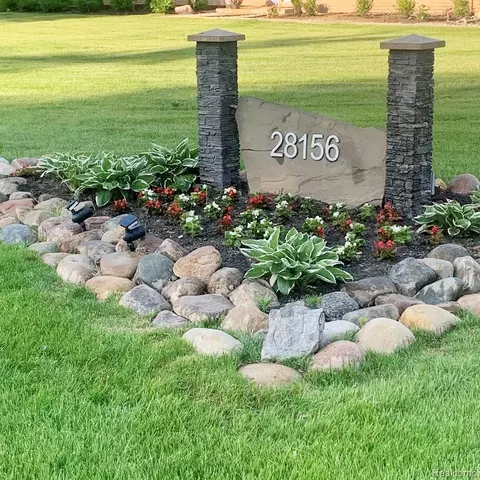 28156 San Marino Dr, Southfield, MI 48034
